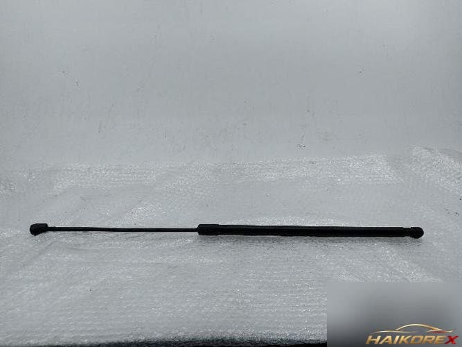 Volkswagen Passat 2015 — упор капота 561 823 359