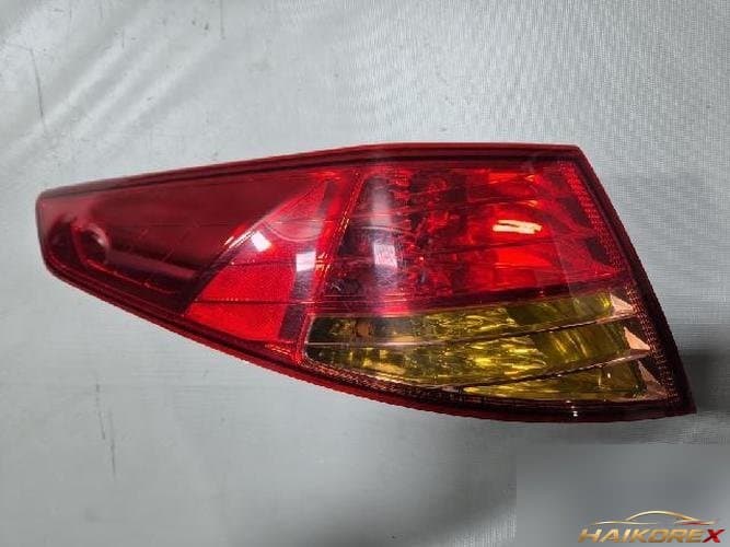 Kia K5 2013 — комбинированный фонарь задний левый (со стороны водителя)