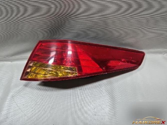 Kia K5 2011 — комбинированный фонарь задний правый (пассажирский)