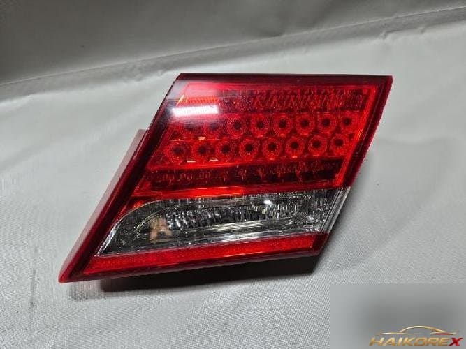 Hyundai Grandeur 2010 — накладка крышки багажника с фонарём (правая) 1