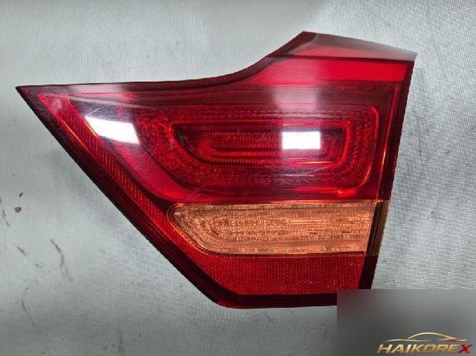 Kia K9 2013 — накладка крышки багажника с фонарём (правая)