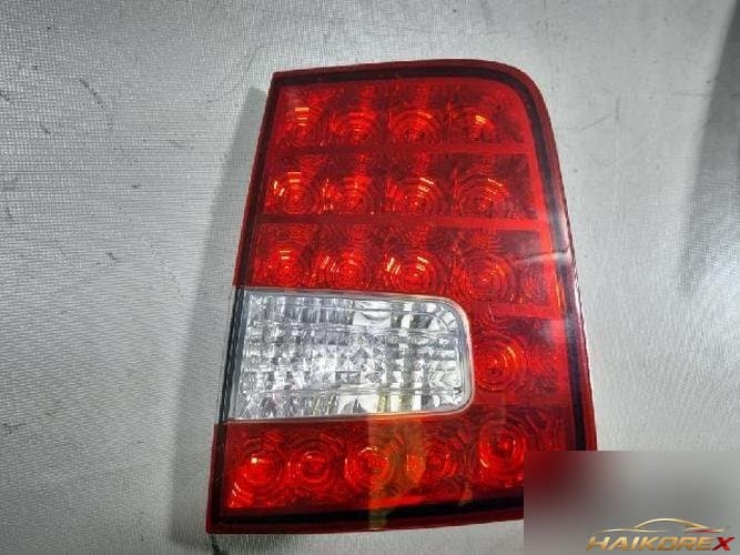 Kia Mohave 2011 — накладка крышки багажника с фонарём (правая)