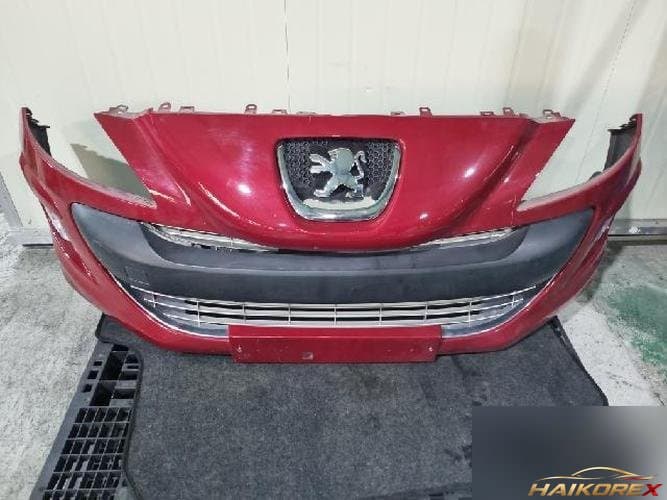 Peugeot 308 2011 — передний бампер
