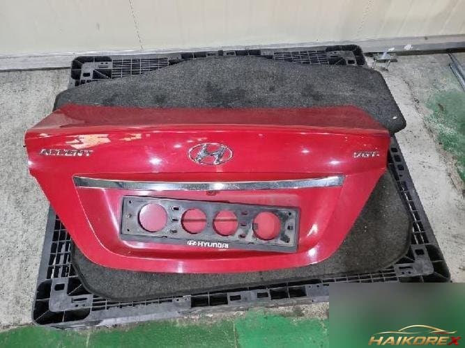 Hyundai Accent 2011 — дверь багажника