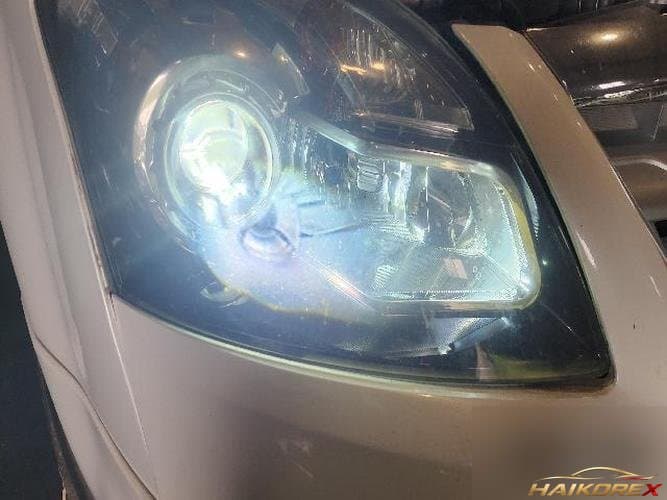 Renault QM5 2011 — фара правая HID