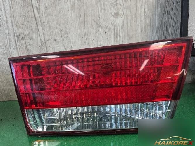 Hyundai Sonata 2005 — накладка крышки багажника с фонарём (92404-3K0 7)