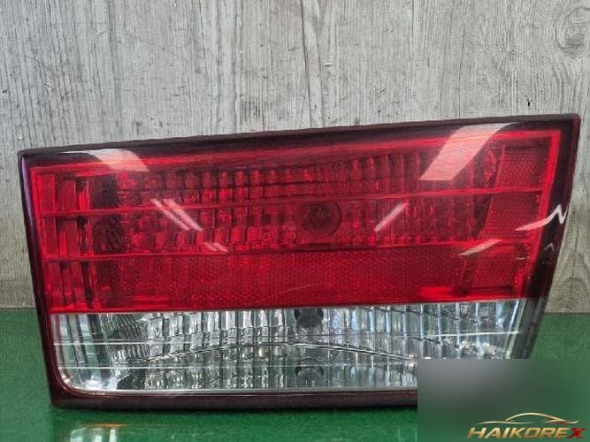 Hyundai Sonata 2005 — накладка крышки багажника с фонарём (92404-3K0)