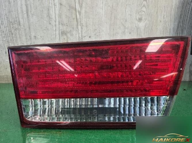 Hyundai Sonata 2005 — накладка крышки багажника с фонарём (92404-3K0)