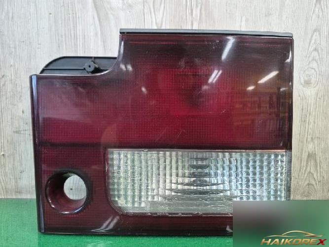 SsangYong Musso 2000 — накладка крышки багажника с фонарём
