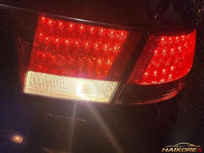 Hyundai Granzer 2006 — накладка крышки багажника со светом (92404-3LO)