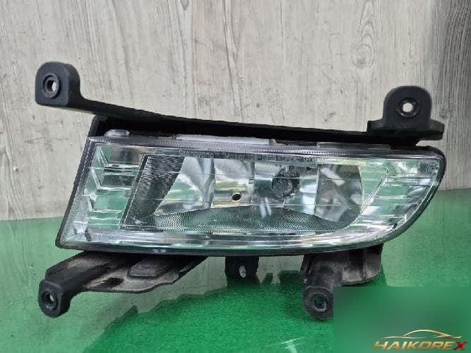 KG Mobility Chairmаn 2006 — накладка крышки багажника с фонарём (108-0806)