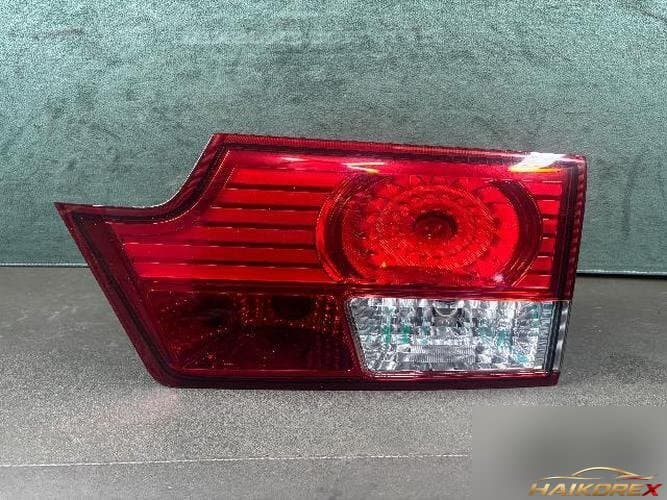 SsangYong Kyron 2008 — накладка крышки багажника с фонарём