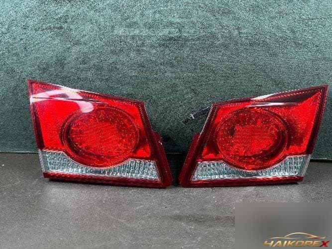 Chevrolet Cruze 2014 — накладка задней двери левая (1)