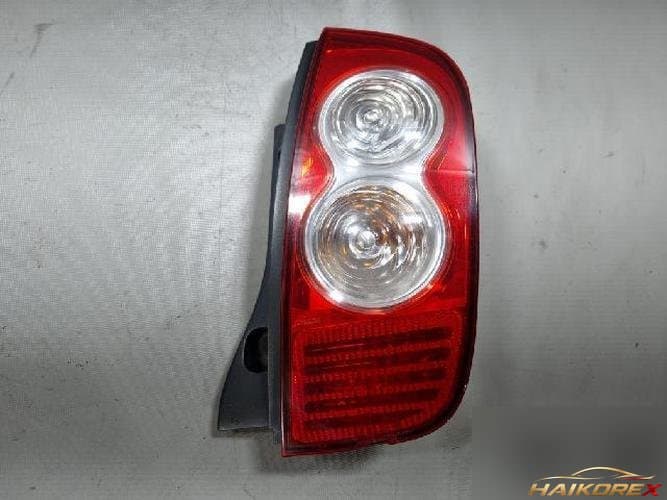 Nissan March 2005 — задний комбинированный фонарь правый (пассажирский)