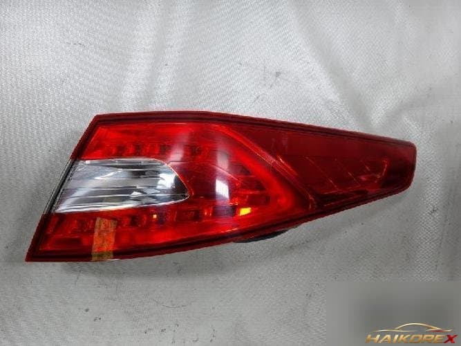 Kia K5 2011 — комбинированный задний фонарь правый (пассажирский)