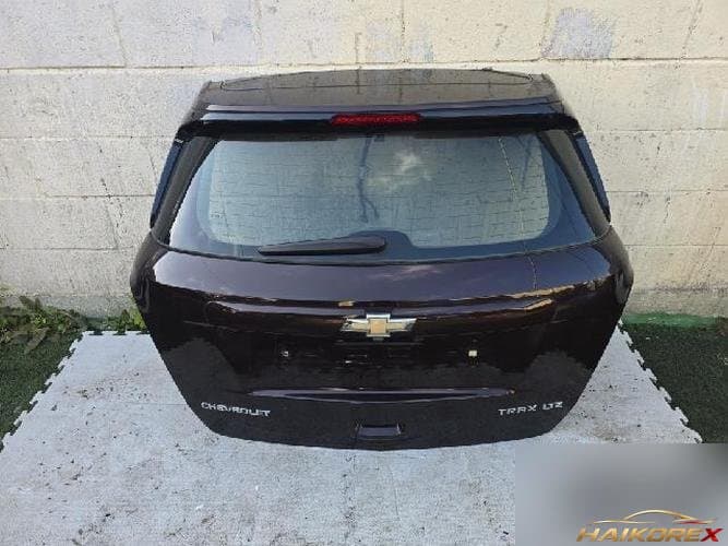 Chevrolet Trax 2016 — крышка багажника