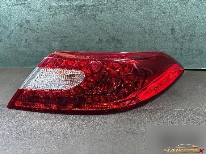 Infiniti M 2011 — комбинированный фонарь задний правый (LED)