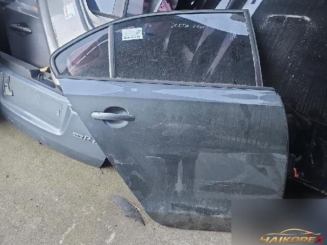 Volkswagen Jetta 2011 — дверь задняя правая