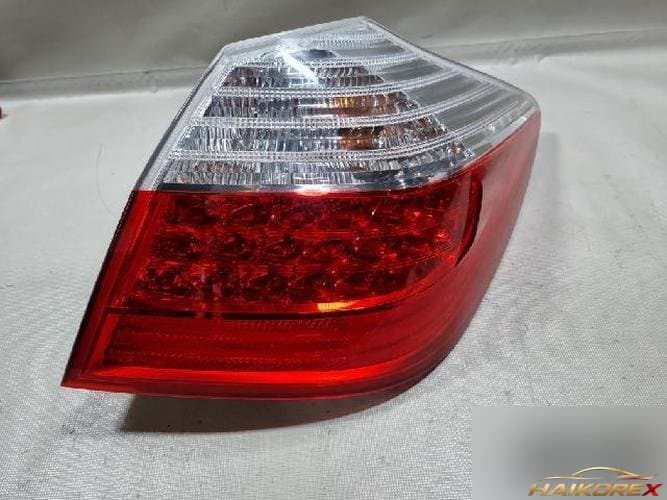 Hyundai Genesis 2008 — задний комбинированный фонарь правый