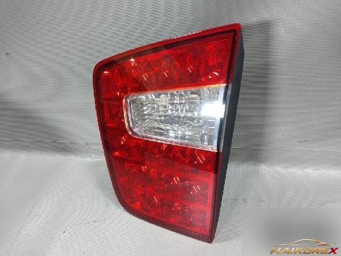 Kia Mohave 2008 — накладка крышки багажника с фонарём (правая)