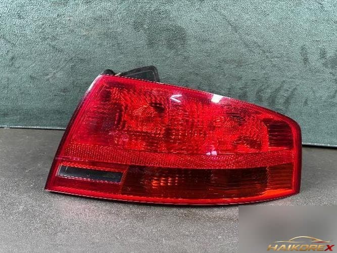 Audi A4 2007 — фонарь задний правый (комбинированный)