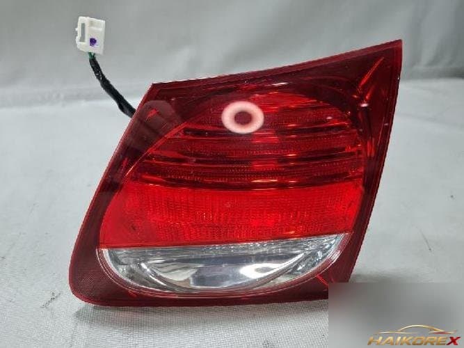 Lexus GS 2008 — накладка крышки багажника с фонарём (правая)