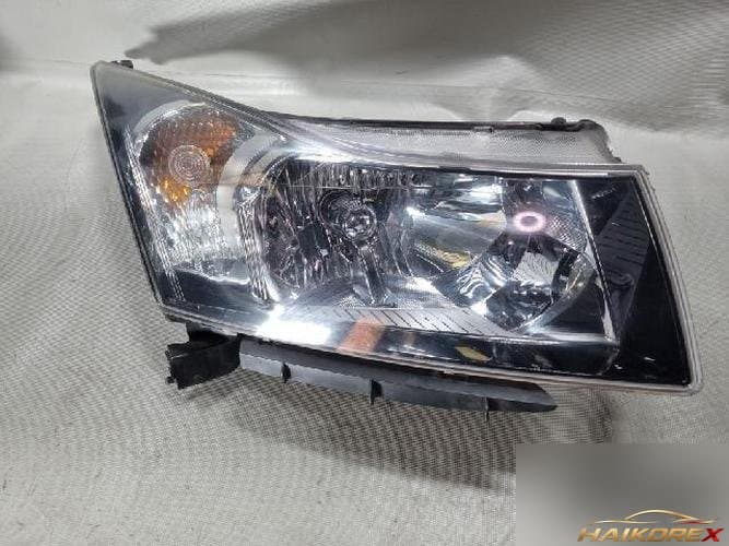 Chevrolet Cruze 2012 — фара правая