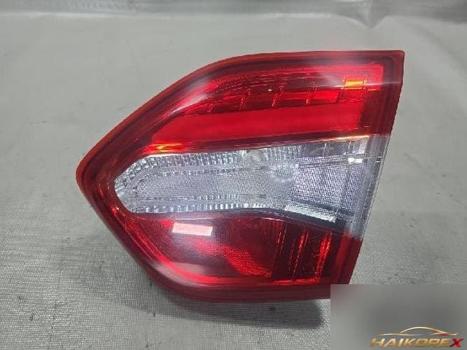Renault SM3 2016 — накладка крышки багажника с фонарём (правая)