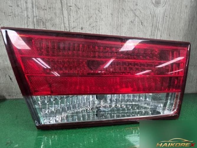 Hyundai Sonata 2010 — накладка двери багажника левая 92403-3K0