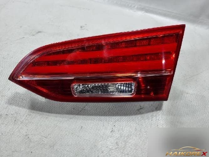 Hyundai Santa Fe 2014 — накладка крышки багажника с фонарём (правая)
