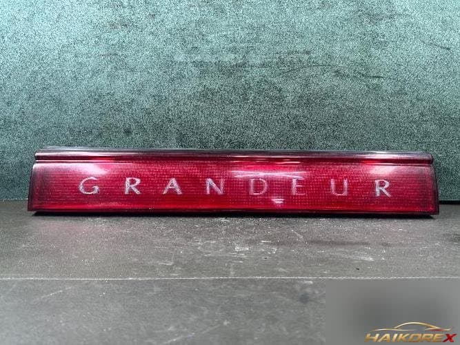 Hyundai Grandeur 1997 — левый задний боковой триммер/накладка