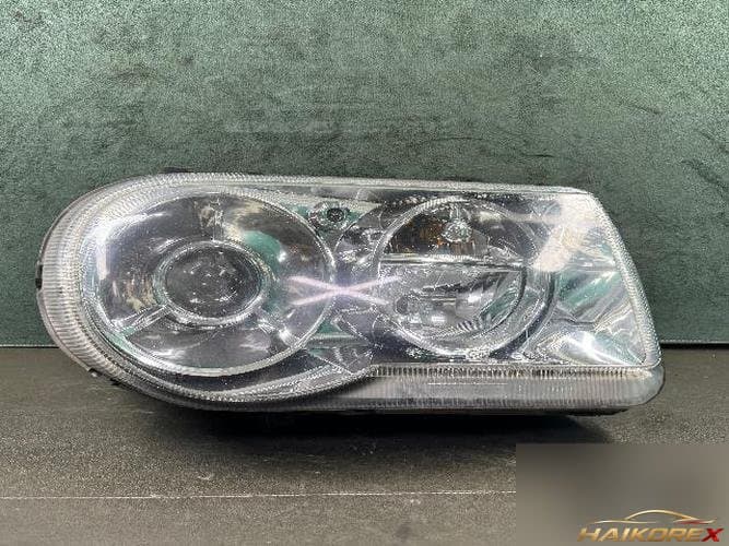 Chrysler 300 2010 — фара правая HID