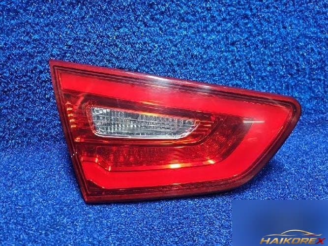 Kia K5 2015 — накладка левой двери багажника 924032T6