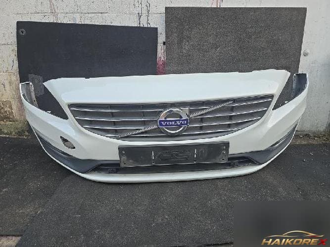 Volvo S60 2015 — передний бампер