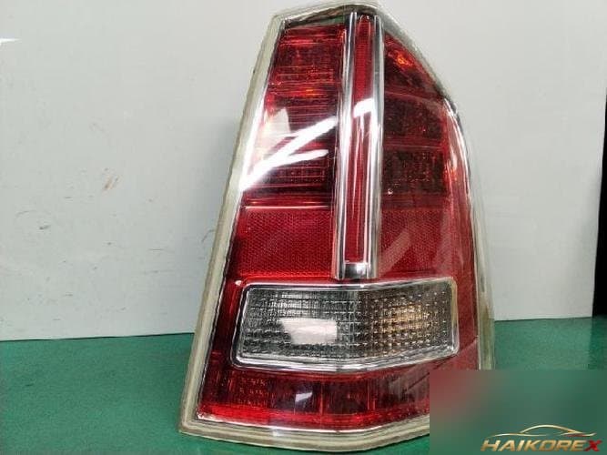 Chrysler 300 2012 — фонарь комбинированный задний правый P68042174AE