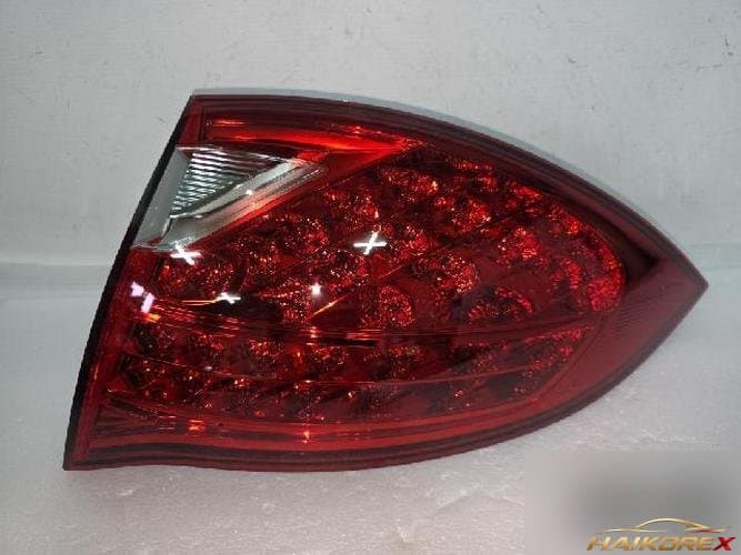 Porsche Cayenne 2011 — фонарь задний комбинированный правый 7P5 945 096K