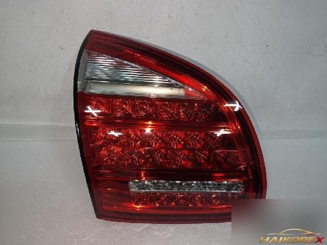 Porsche Cayenne 2011 — накладка задней двери левая 7P5 945 093K
