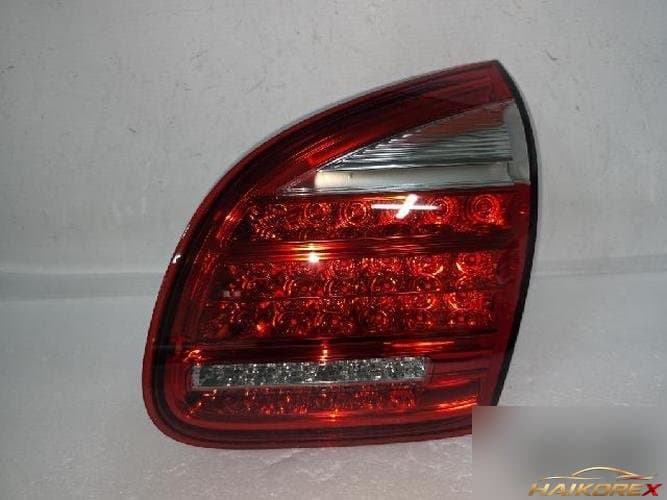 Porsche Cayenne 2011 — накладка крышки багажника с фонарём 7P5 945 094K