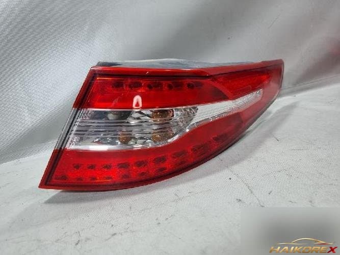 Kia K5 2012 — комбинированный фонарь задний правый (пассажирский)