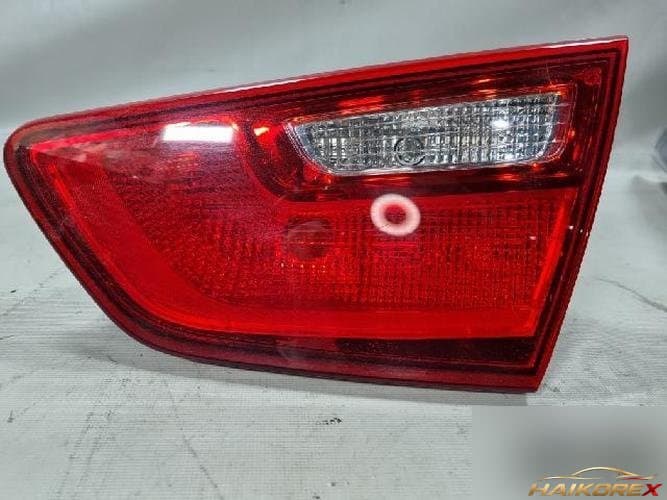 Kia K5 2014 — накладка крышки багажника с фонарём (правая)