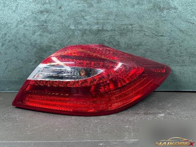 Hyundai Genesis 2008 — комбинированный фонарь задний правый (пассажирский)
