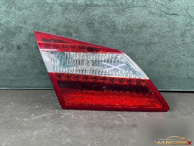 Hyundai Genesis 2008 — накладка крышки багажника левая 2
