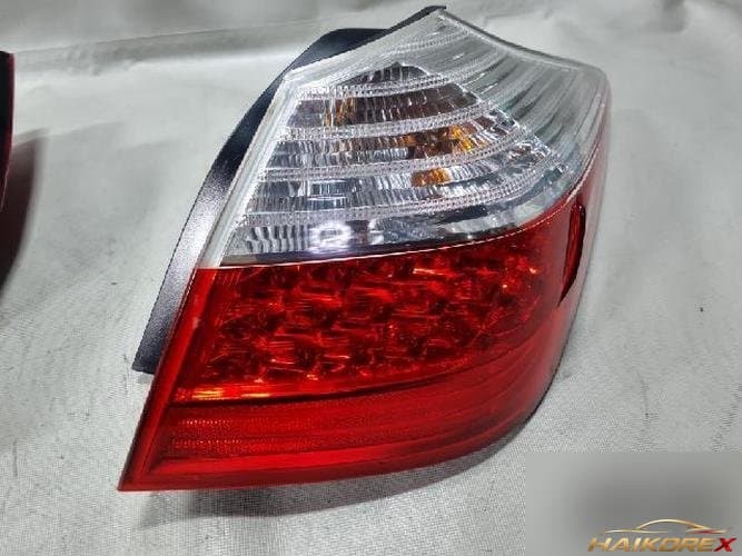 Hyundai Genesis 2010 — комбинированный фонарь задний правый (пассажирский) 1