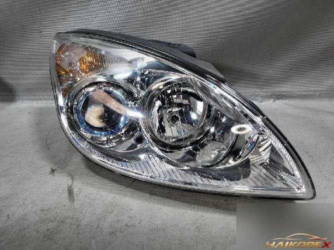 Hyundai i30 2008 — фара передняя правая