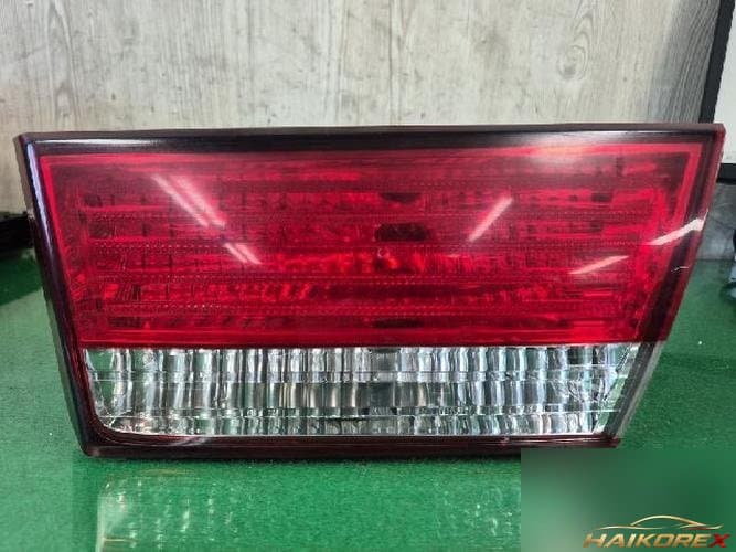 Hyundai Sonata 2008 — накладка крышки багажника с фонарём (92404-3K0)