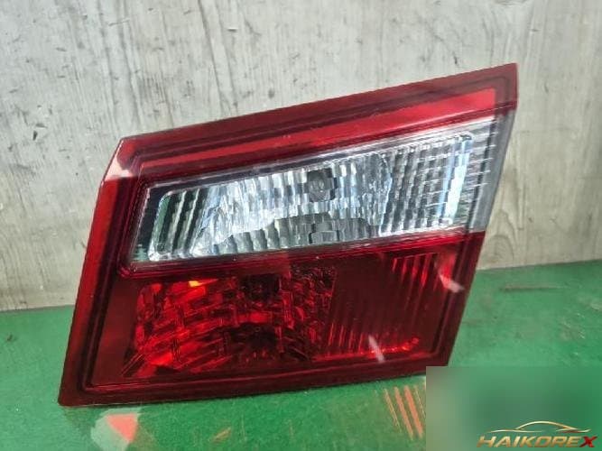 Renault SM5 2012 — накладка крышки багажника с фонарём 265500030R