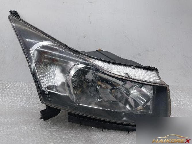 Chevrolet Cruze 2011 — фара передняя правая