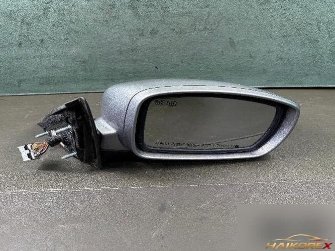 Hyundai Genesis 2010 — боковое зеркало правое с сигналом