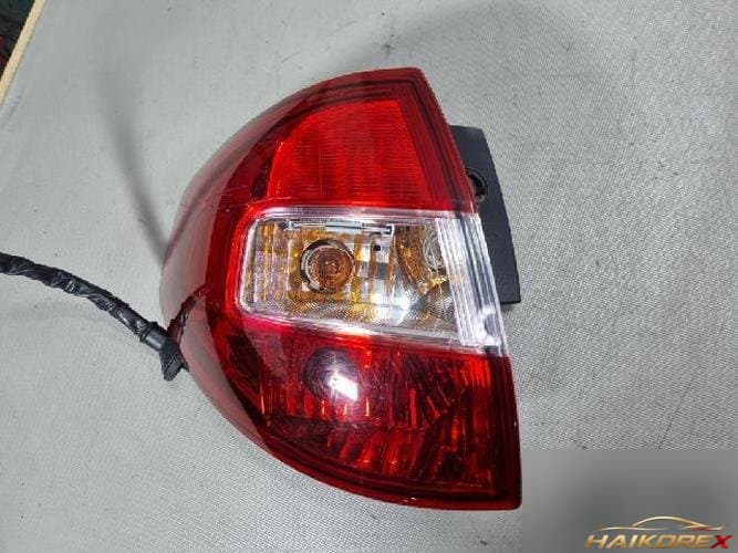 Renault QM5 2012 — комбинированный фонарь задний левый (водительский)