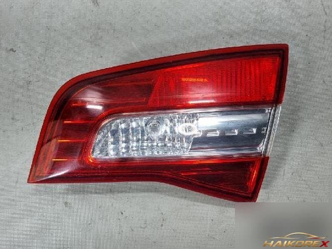 Renault QM5 2012 — накладка крышки багажника с фонарём (правая)